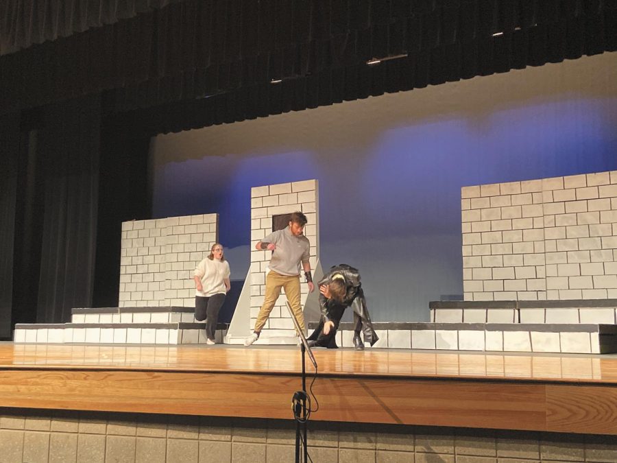 Senior Jonathon Ullom and senior Luke Muffitt play their role while battling it out in the One Act Play “Hammered.”  “Getting to have the hammer at the end of the show was pretty cool even if it did look stupid,” Muffitt said. Photo by Mckenzie Gandy
