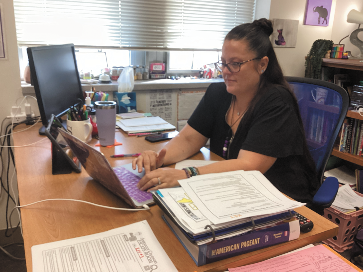 Tap. Shuffle. Click.  Typing away at her computer, instructor Stephanie Simon works hard to make her course ready to be taught. Simons became a teacher despite challenges in her youth. “I decided that I wanted to be a teacher and my counselor told me drop outs can't become teachers, so I went and got my GED and became a teacher to kind of show him that I can do whatever I put my mind to," Simon said. 